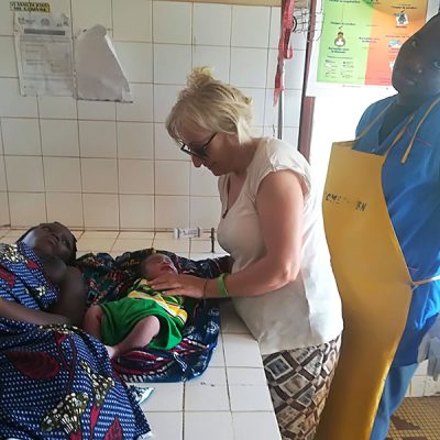 Neonati nell'ambulatorio ambulatorio di Domè in Benin
