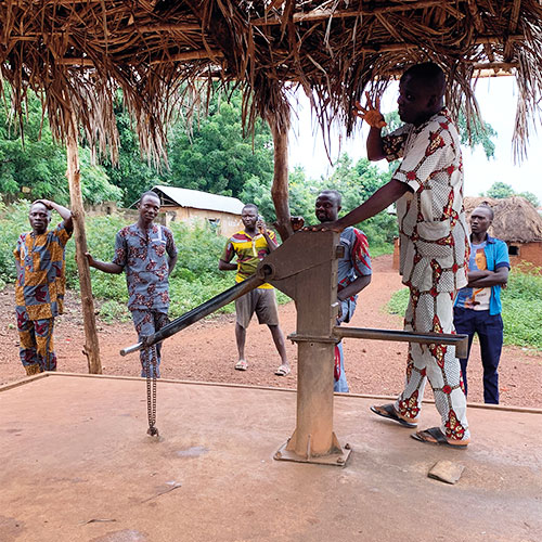 Uno dei pozzi riparati grazie a Cara Africa