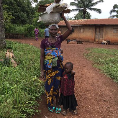 Le persone del villaggio Domè in Benin